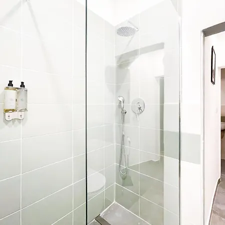 Banchi Guest house *